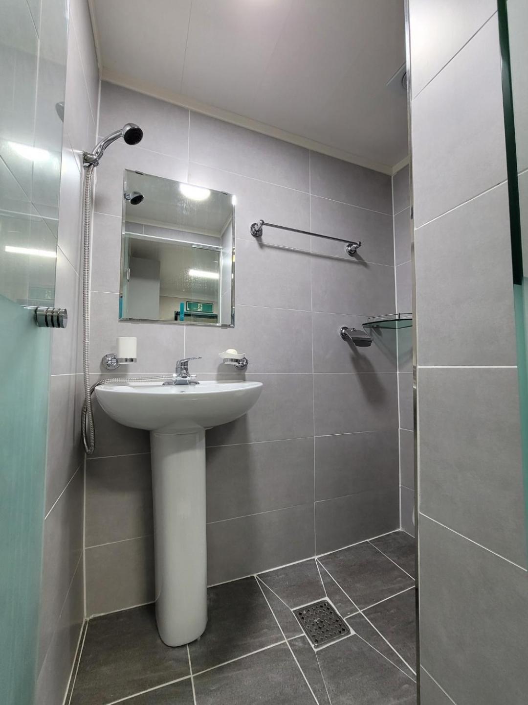 סיאול Female Only - Coco Stay Jongno Hyehwa Station מראה חיצוני תמונה